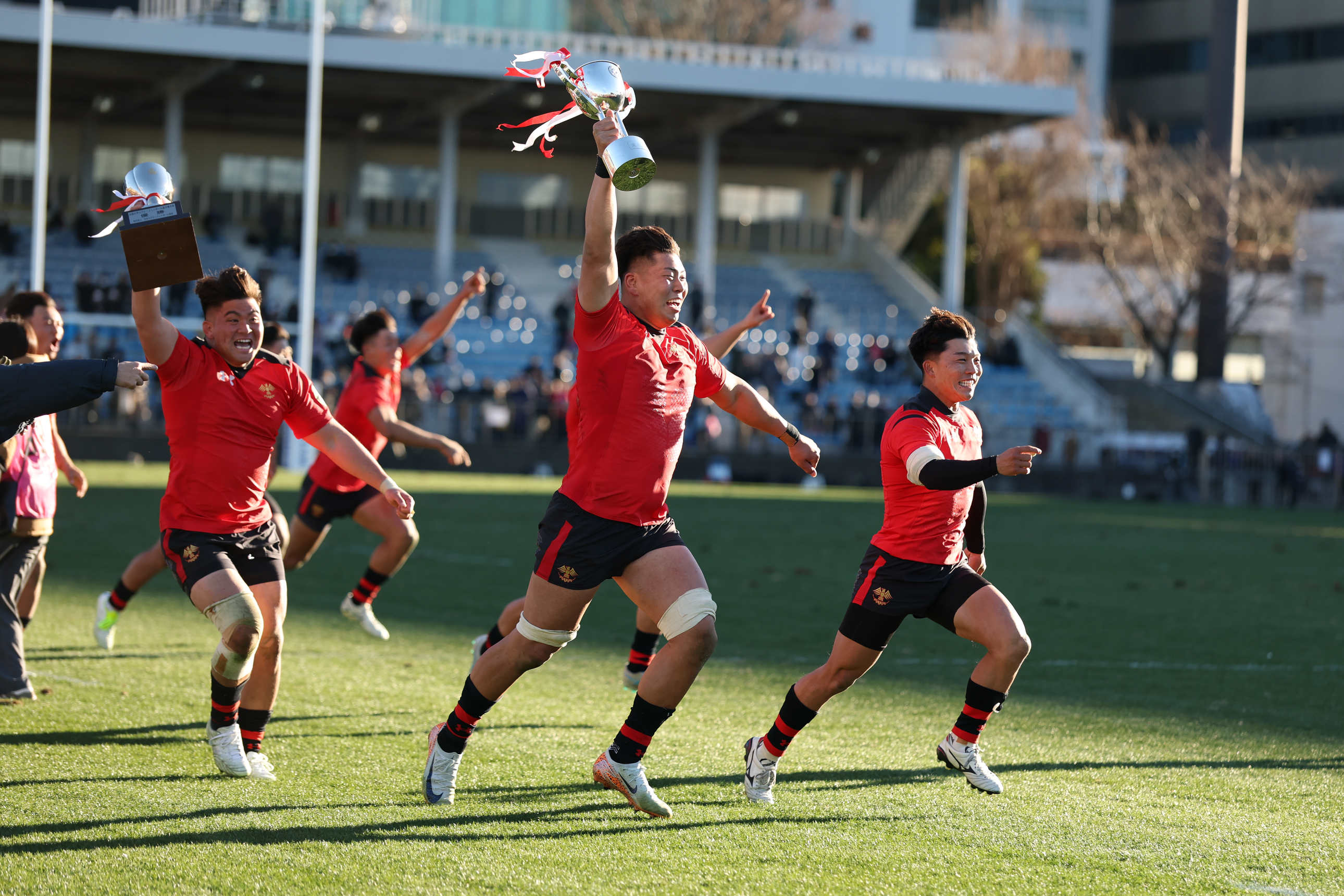 歓喜、涙、そしてリスペクト。4連覇・帝京と敗れた早稲田、ピッチ上の実際、心の動き